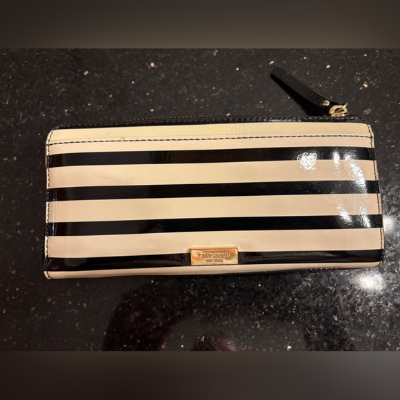 Kate Spade Black White Stripe Bow Patent Continental Wallet Wristlet - Picture 2 of 7